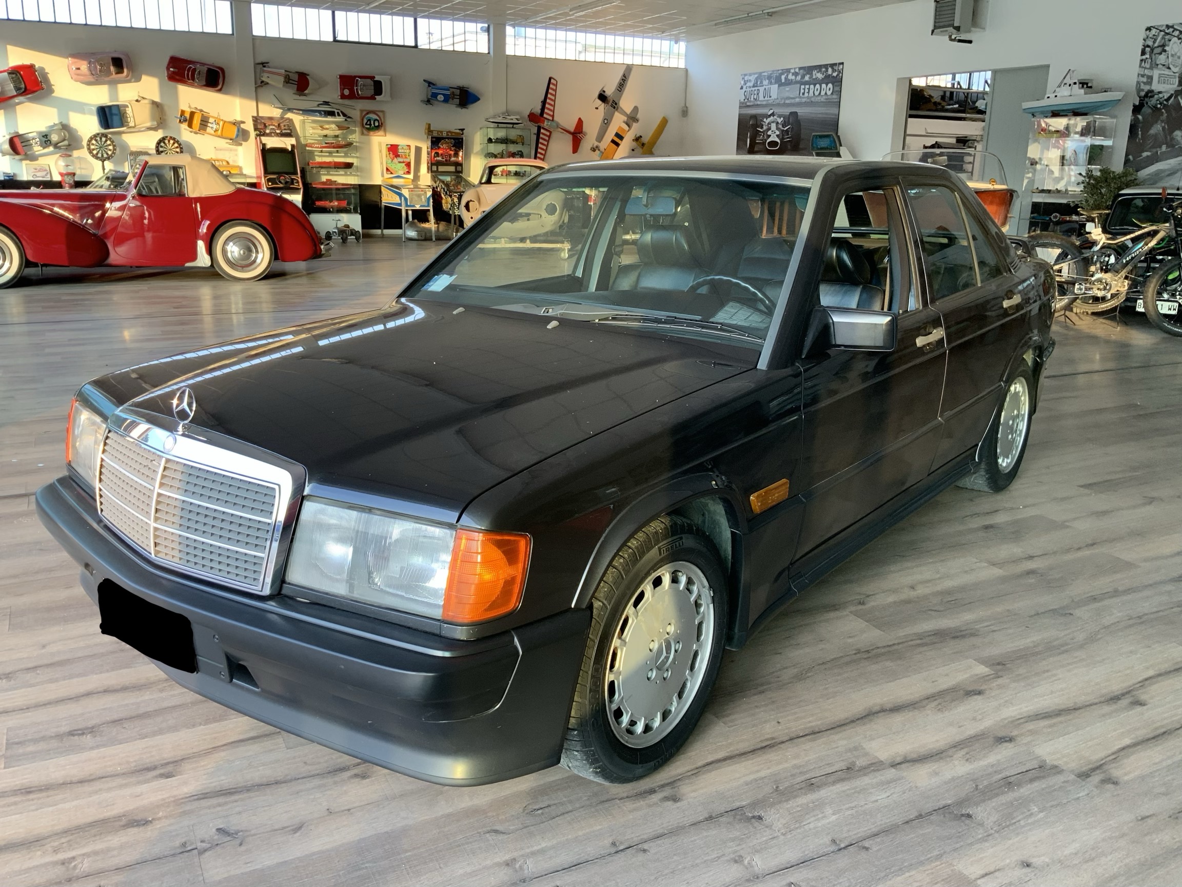 MERCEDES 190 2.3 16V Old Factory Garage MERCEDES 190 2.3 16V Old Factory Garage
